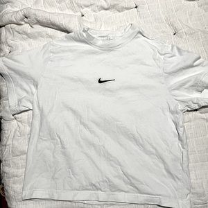 Nike women’s simple shirt